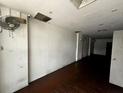 East Village (D16), Retail #579084031
